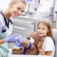 Vizita la dentist: anestezie și sedare pentru copii