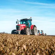 Îmbunătățirea eficienței și securității în industrie cu ajutorul farurilor pentru utilaje