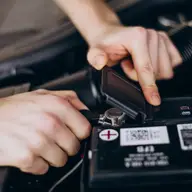 Baterii auto: cum le întreținem pentru a ne putea bucura de buna lor funcționare mai mult timp?