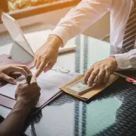 Opțiuni de finanțare pentru afaceri: Cum să alegi între credit și investitori?