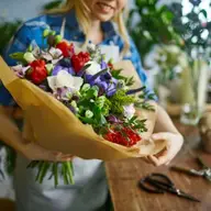 Avantajele pe care le ai dacă alegi serviciile de livrare flori la domiciliu