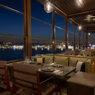 Cum să îmbunătățești aspectul unui restaurant investind inteligent în articole utile și durabile