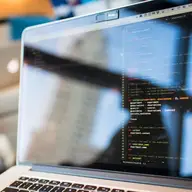 Maximizează eficiența în afaceri prin utilizarea soluțiilor IT personalizate