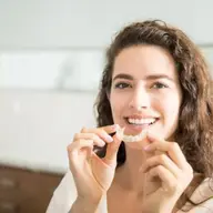 Tipuri de aparate dentare și avantajele pe care le oferă