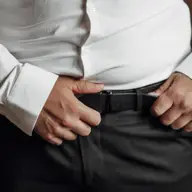 Curele din piele pentru bărbați și impactul lor asupra unei ținute business
