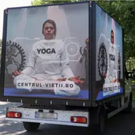 Viitorul marketingului offline: publicitatea mobilă cu LED