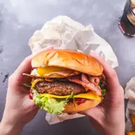 5 ingrediente esențiale pentru un burger perfect