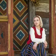 Rochia tradițională românească în moda internațională: cum a devenit o sursă de inspirație globală