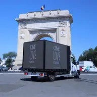 Descoperă de ce publicitatea mobilă prin TruckADS este mai eficientă decât panourile publicitare tradiționale