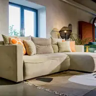 Cum să alegi culoarea perfectă pentru canapeaua ta: sfaturi de la experți
