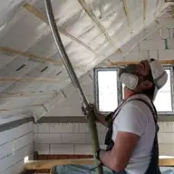 Cinci motive pentru a înlocui izolația termică a acoperișului casei în 2025
