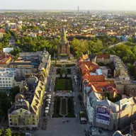Închiriere auto vs. taxi vs. ride-sharing în Timișoara: care este cea mai bună opțiune pentru tine?