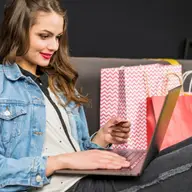 Cum să economisești la cumpărăturile online în 2025