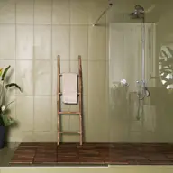 Cum amenajezi un dus modern freestanding in baie