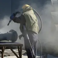 Nisip sablare, esential in pregatirea suprafetelor si aplicatii industriale