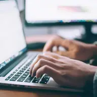 De ce recenziile cazinourilor sunt esențiale în alegerea unui site de jocuri de noroc sigur?