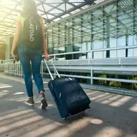 Pleci în vacanță? Iată cum să-ți organizezi parcarea la aeroport fără bătăi de cap!