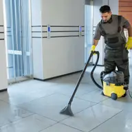 Cum alegem o firmă de curățenie pentru hale industriale și spații comerciale?