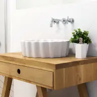 Materiale rezistente la umiditate pentru mobilierul de baie