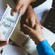 Creditele nebancare fără dobândă, o soluție inteligentă pentru nevoi imediate și fără costuri ascunse