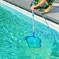 Ce tratamente trebuie să faci săptămânal pentru o piscină curată