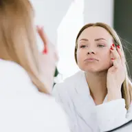 Cum pot peptidele să îmbunătățească aspectul pielii tale?