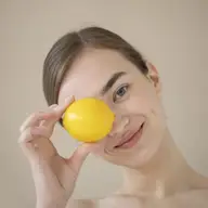 3 suplimente Calivita care ajută pielea uscată și deshidratată