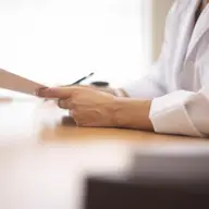 Hemoroizi: cauze frecvente, factori de risc și greșeli care agravează