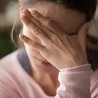 Anxietatea care nu se vede: de ce pari puternic, dar te simți epuizat