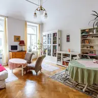 Warm Mahogany, Hidden Gem și verde pădure: culorile care au preluat livingurile în 2026 și nu par să plece prea curând