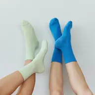 Rolul șosetelor în moda de azi și cum influențează stilul vestimentar