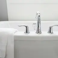 Transformă-ți baia într-un spa acasă, sfaturi și trucuri esențiale