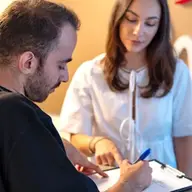 De ce nu trebuie să amâni implantul dentar. Ce se întâmplă în corpul tău dacă aștepți prea mult