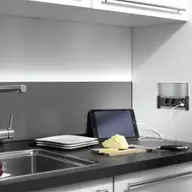 Prize incorporabile în mobilier: curentul se decide înainte să fie gata bucătăria
