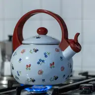 De ce mulți români încă aleg plita pe gaz în 2026, deși inducția domină piața