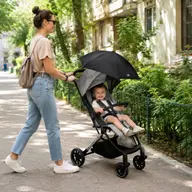 Plimbări de vară cu bebelușul: cum îi protejezi pielea de soare