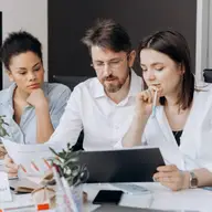 Cum compui un coș cadou corporate care chiar contează pentru angajați