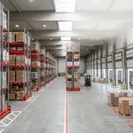 Depozit propriu sau servicii externalizate? Ce trebuie să analizeze o companie înainte de a lua o decizie