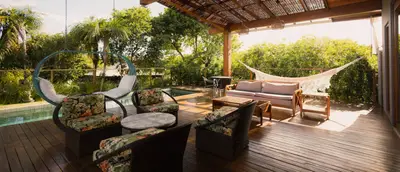 Pergole bioclimatice versus copertine retractabile: ce alegi pentru umbră și protecție pe termen lung?