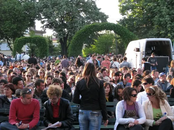 Concert Voltaj si Holograf