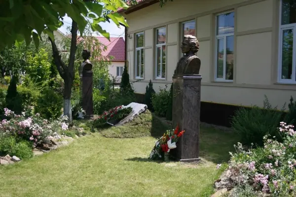 Dezvelire busturi Mihai Eminescu si Petofi Sandor la Dumbravita