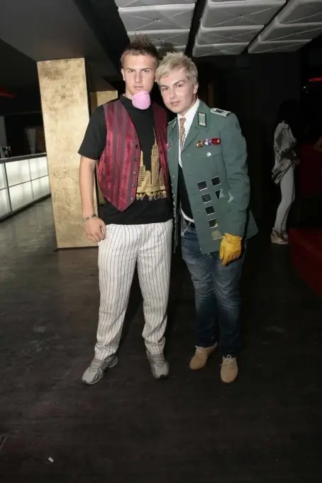 Prezentare de moda Florin Lazar si trupa hollywood la No Name Outdoor iunie 2009
