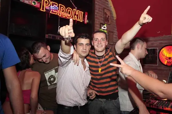 Party in Club Art 700 23 07 2009