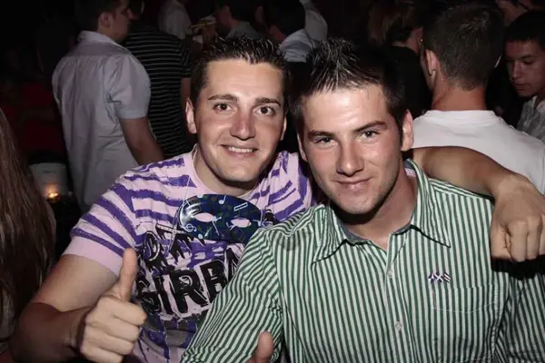 Party in Club Art 700 06 08 2009