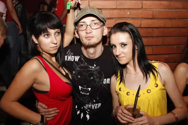 Party in Club Art 700 17 09 2009