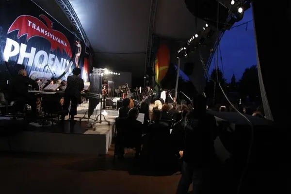 Concert Phoenix si Filarmonica Banatul in Parcul Rozelor 24 06 2010