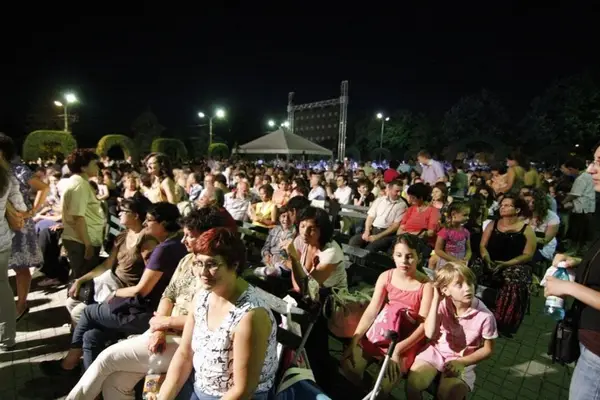 VADUVA VESELA de Fr Lehar in Parcul Rozelor