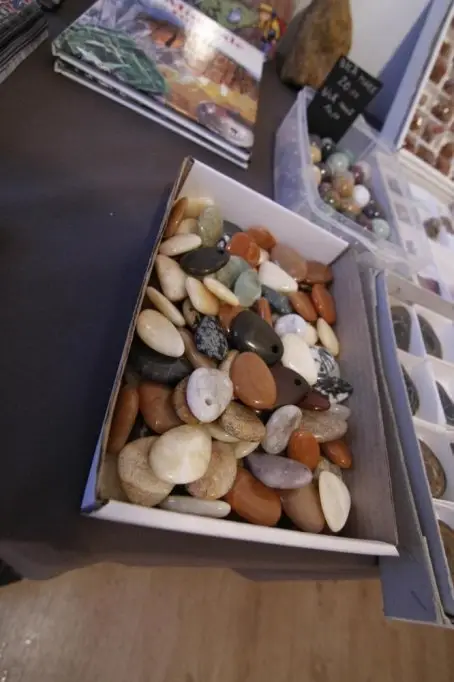 Expozitie de minerale si bijuterii la Opera Romana