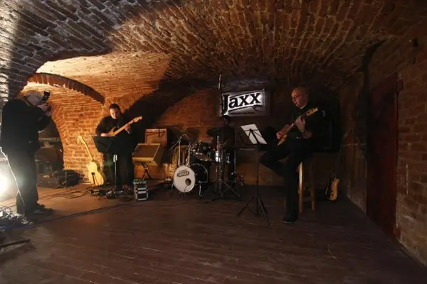Concert Aquarium Jazz Trio la Jaxx