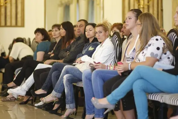 Prezentare de moda Red Angels Models la Swiss House